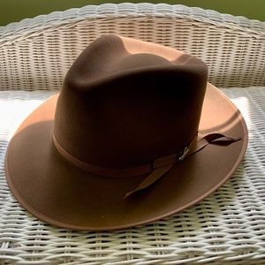 Stratoliner B - Walnut 75 Walnut / 7 1/8